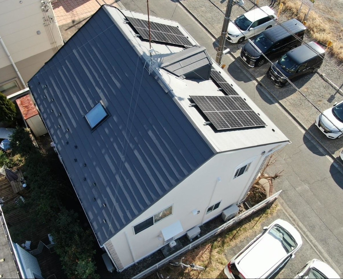 東京都にて太陽光パネル設置・屋根修理〈天窓撤去とカバー工法〉 施工後2