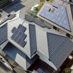 東京都にて太陽光パネル設置・屋根修理〈ひび割れスレート屋根をカバー〉 施工後